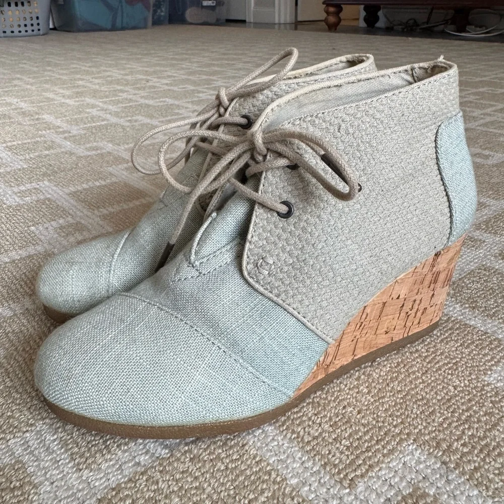 TOMS Wedge Booties Lace Up Cork Heel Canvas Tan Mint Size 7
